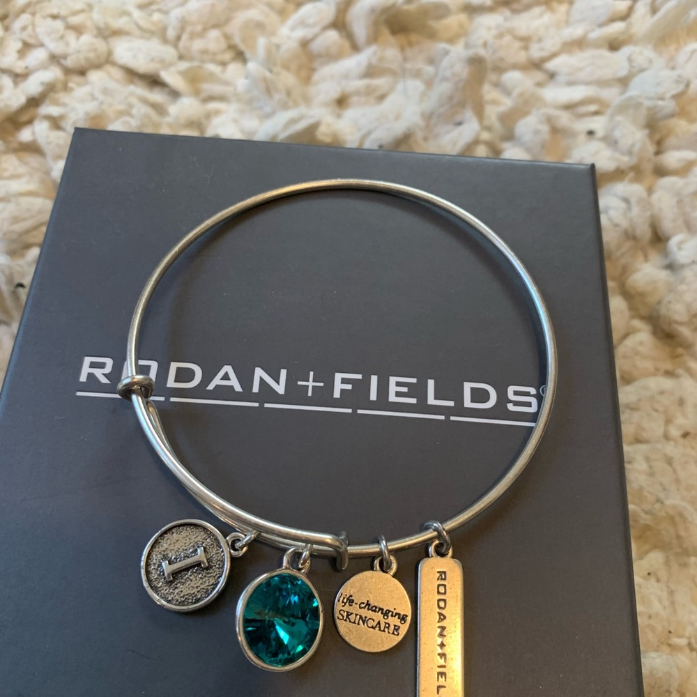 Rodan + Fields R+F Level I Silver Turquoise Rhinestone Charm Bangle Bracelet - Picture 3 of 3
